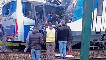 El fatal accidente entre un Biotren y un taxibus que conmociona San Pedro de la Paz: 6 fallecidos