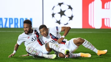 LISBON, PORTUGAL - AUGUST 12: Neymar and Kylian Mbappe of Paris Saint-Germain celebrate their sides second goal during the UEFA Champions League Quarter Final match between Atalanta and Paris Saint-Germain at Estadio do Sport Lisboa e Benfica on August 12