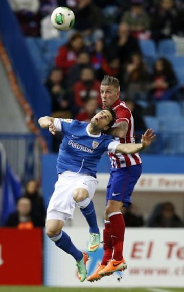 Alderweireld y Kike Sola.