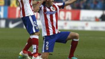 José María Giménez celebra el gol de Diego Godín junto a él.