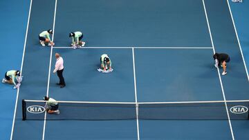 Operarios del Open de Australia.