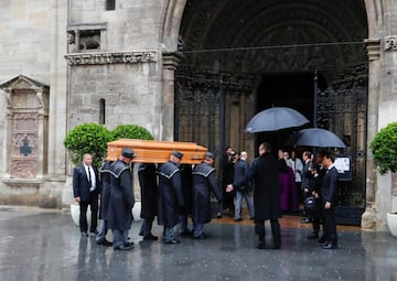 Miles personas se han acercado a la Catedral de San Esteban de Viena, lugar donde se ha instalado la capilla ardiente de Niki Lauda para darle el último adiós.ronic