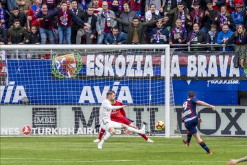 El delantero balear anotó el 2-0 tras un tiro cruzado que poco pudo hacer Courtois.