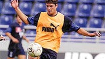 <b>EXPERIENCIA</B>. Mustafá conoce el fútbol español tras su efímero paso por el Tenerife.