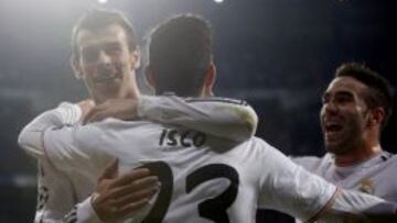 Bale abraza a Isco.