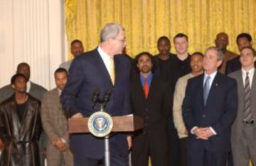 De gala en la visita al presidente Bush después del título de 2002.