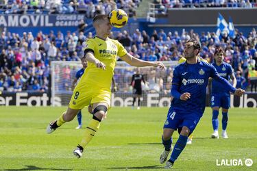 El lateral argentino es defensa a tiempo completo. En el Coliseum le tocó jugar de central y fue el jugador de su equipo que más intervino, el que más pases completó y el que más balones recuperó.