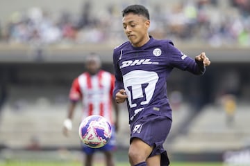 Ángel Rico durante un partido de los Pumas.