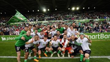 Fiesta final por la permanencia del Racing en El Sardinero.