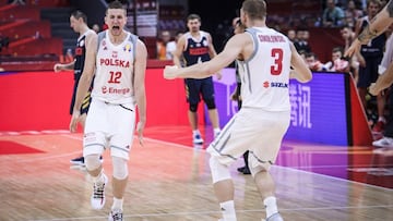 Polonia acaricia los cuartos y Rusia, la eliminaci¨®n