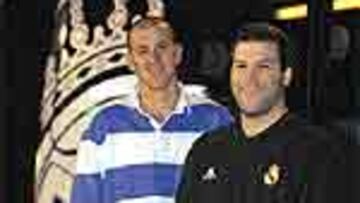 <b>PASADO COLEGIAL.</B> Herreros se estrenó con el Madrid ante el Estu en 1996, como hoy puede hacer A. Reyes.