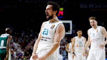 GRAF2713. MADRID, 25/04/2018.- El base del Real Madrid Sergio Llull cekebra uno de sus triples durante el tercer partido de la eliminatoria de cuartos de final de la Euroliga, disputado esta tarde entre el Real Madrid y el Panathinaikos en el Wizink Cente
