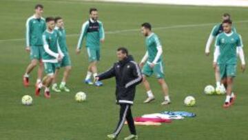 Entrenamiento de Merino con el Betis.