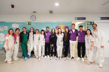 Las camisetas del Pucela convertidas en batas de hospital