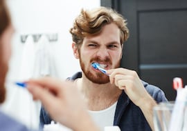 Esto es lo que le puede pasar a tus arterias si tienes mucha placa dental, según la ciencia