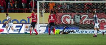 Los Xolos vencieron 3-2 a los esmeraldas, sin embargo, al final quedaron fuera tras el 3-0 de la ida. Así se vivió el partido en el Caliente.