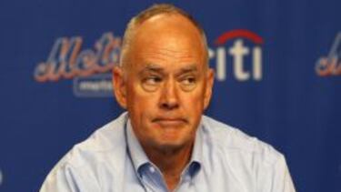 El general manager de los Mets, Sandy Alderson, tiene mucho trabajo por hacer si quiere que su equipo juegue los playoffs.