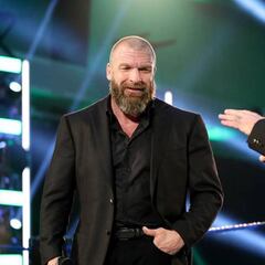 Triple H festeja sus bodas de plata durante SmackDown