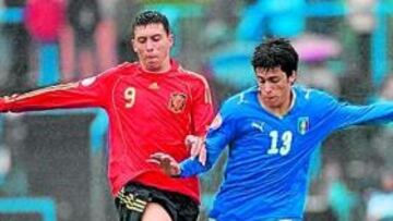 <b>IGUALADO. </b>Borja pugna con Natalini en un momento del 0-0.