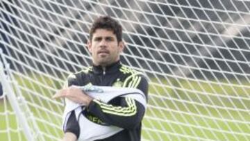 CON LA ROJA. Diego Costa, en un entrenamiento en Brasil.
