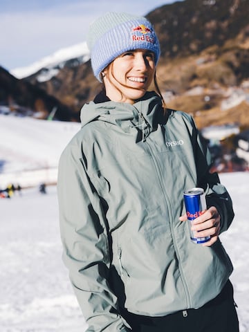 Queralt Castellet posa en Grandvalira, donde estuvo como embajadora de Red Bull. 