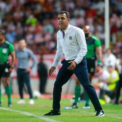 Ricardo Cadena no tiene garantizado seguir en Chivas