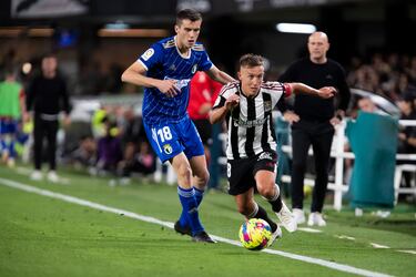 Su providencial intervención evitó que el Cartagena se adelantara. Casi en la línea de meta evitó que entrara un remate de Borja Valle, además provocó la expulsión de Datkovic, en el minuto 27.