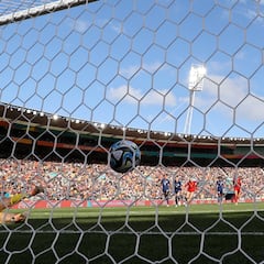 What happens if the scores are tied in the Women’s World Cup final between England and Spain