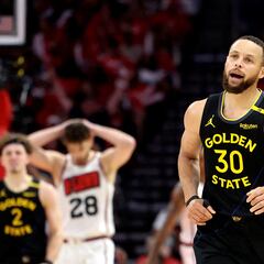 Steph Curry receives worrying injury news