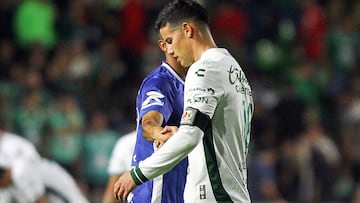 MEX2500. LEÓN (MÉXICO), 08/02/2025.- James Rodríguez de León reacciona este sábado, durante un partido por la jornada 6 del torneo Clausura 2025 de la Liga MX entre León y Toluca en el estadio León, en Guanajuato (México). EFE/ Luis Ramírez