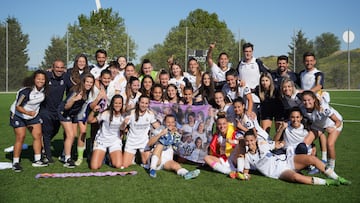 Las jugadoras del Real Madrid B femenino celebran el ascenso a Primera RFEF tras ganar al Atlético Baleares.