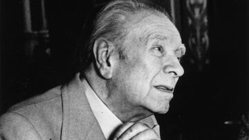 El autor argentino Jorge Luis Borges (1899 - 1986), famoso por sus cuentos de fantas&iacute;a, se encuentra en Roma para recibir el Premio Internacional Balzan.