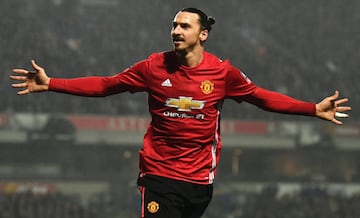 Ibrahimovic llegó al Manchester United en 2016, club con el que logró ganar la Europa League en 2017. Zlatan sumó 4,034 minutos con los 'Red Devils', anotó 29 goles y ayudó con 10 asistencias. 