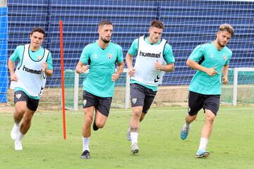 Genaro (segundo por la izquierda) tiene cuatro amarillas, Murillo puede ser  titular..