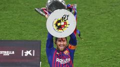 Messi levanta el t&iacute;tulo de campe&oacute;n de Liga 2018-19.