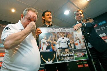 ANGULO NO QUISO QUE ESPAÑETA SE PERDIERA SU DESPEDIDA COMO VALENCIANISTA