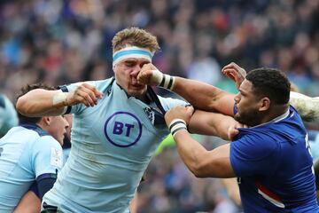 El jugador francés Mohammed Haouas fue expulsado tras golpear al escocés Jamie Ritchie durante el partido de rugby de la Guinness Six Nations 2020 en Edimburgo, Escocia.

 