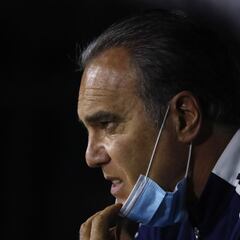 "No es lo ideal": la inquietud de Lasarte con el futuro de la Roja