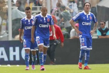 Históricamente la U no ha variado su color azul, aunque a veces ha agregado algunos tonos rojos a sus mangas.