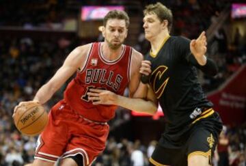 Pau Gasol y Timofey Mozgov.