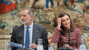 El Rey Felipe VI y Letizia presiden la reuni¨®n anual con los miembros de los Patronatos de la Fundaci¨®n Princesa de Asturias, en el Palacio Real de El Pardo, a 13 de junio de 2024, en Madrid (Espa?a). La Fundaci¨®n Princesa de Asturias est¨¢ integrada por una veintena de personalidades, que son los encargados de establecer las actividades que ha de desarrollar, aprobar los presupuestos, fijar los criterios de actuaci¨®n, etc. Adem¨¢s, la instituci¨®n cuenta con un Patronato de car¨¢cter consultivo y honor¨ªfico, el Patronato Princesa de Asturias, del que forman parte todas aquellas personas o instituciones que colaboran de una u otra manera con los objetivos de la entidad.
13 JUNIO 2024;REYES;FELIPE VI;LETIZIA;REUNI?N ANUAL;PATRONATOS;FUNDACI?N PRINCESA;MADRID
Alejandro Mart¨ªnez V¨¦lez / Europa Press
13/06/2024