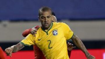 Dani Alves fue el art&iacute;fice de la asistencia en el primer gol brasile&ntilde;o, que fue obra de Neymar.