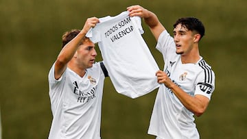 Daniel Yáñez y Jesús Fortea dedican el primer gol del Juvenil A del Real Madrid ante el Milan a Valencia.