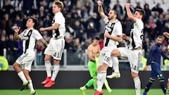 Soccer Football - Serie A - Juventus v Udinese - Allianz Stadium, Turin, Italy - March 8, 2019   Juventus players celebrate after the match           REUTERS/Massimo Pinca