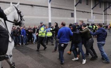 Pelea entre los seguidores del Tottenham y el Millwall