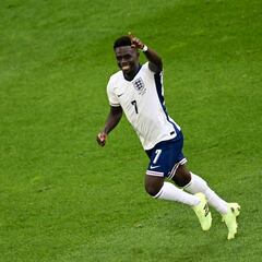 Bukayo Saka se consolida con Inglaterra