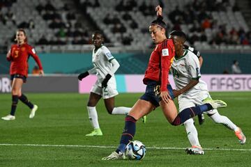 Jennifer Hermoso dispara en el partido vs. Zambia. 