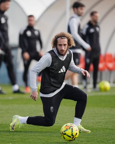 El escaso fondo de armario penaliza al Granada 