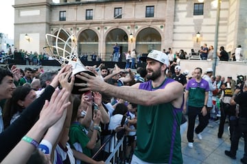 El Unicaja de M¨¢laga celebra su segundo t¨ªtulo de la BCL (Basketball Champions League) en La Parroquia, Bas¨ªlica y Real Santuario de Santa Mar¨ªa de la Victoria y de la Merced.