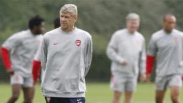 <b>ARSENAL </b>Arsene Wenger, durante un entrenamiento.